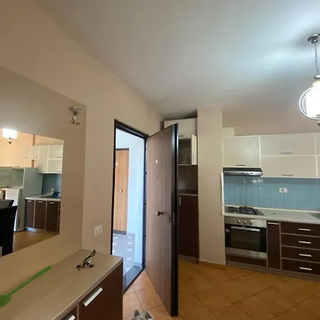 Rayde Apartment *